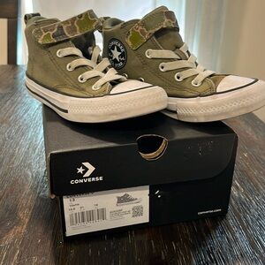💚Boys HiTop Camo Converse (13Y)
